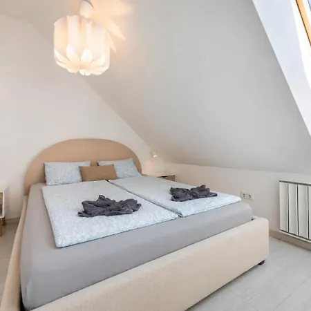 Lejlighed Prime - Floor 1-bedroom With Balcony Budapest