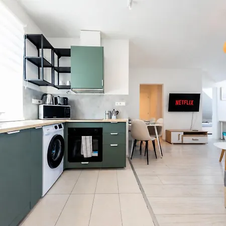 Prime - Floor 1-bedroom With Balcony Budapest