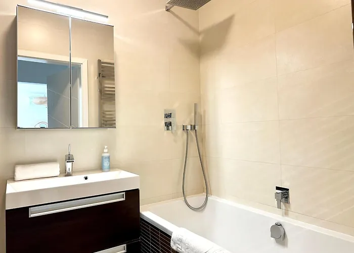 Prime - Floor 1-bedroom With Balcony Apartamento