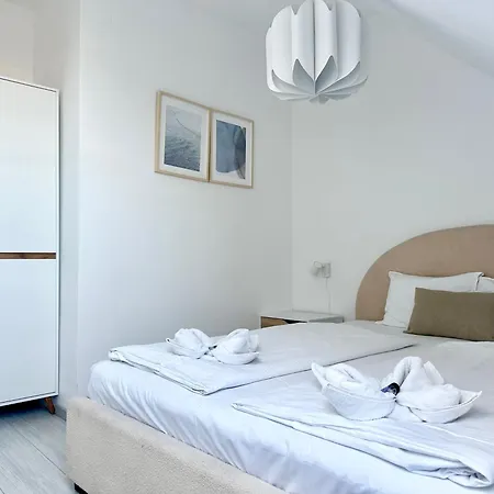 Prime - Floor 1-bedroom With Balcony *